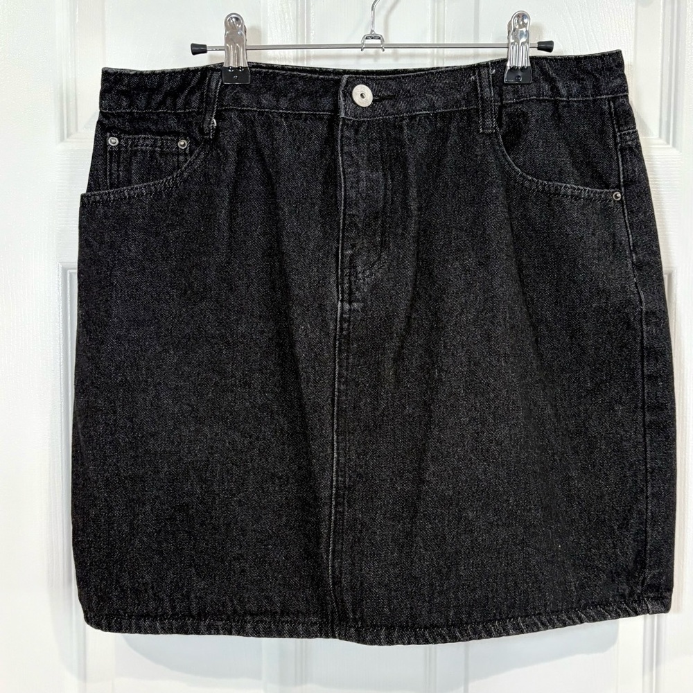 Chouyatou Classic Black Denim Mini Skirt Women Waist 34"